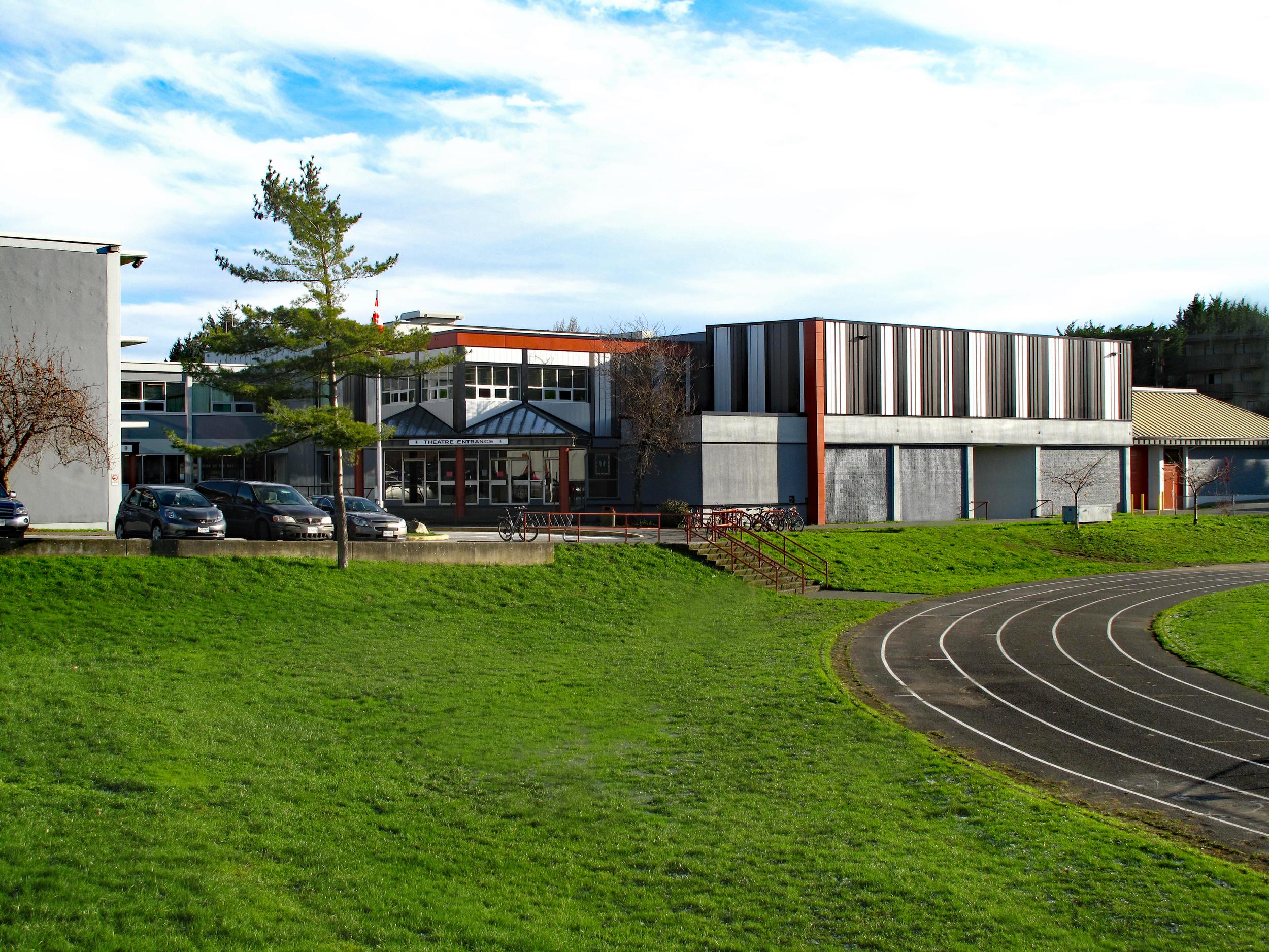 Esquimalt High School 埃斯奎莫爾特高中校園