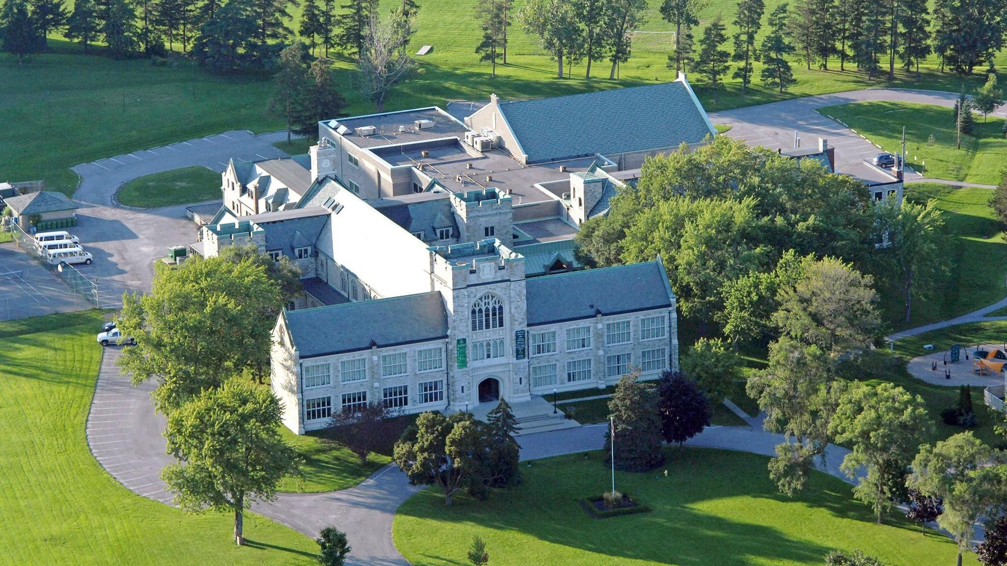 Albert College 學校歷史與辦學理念